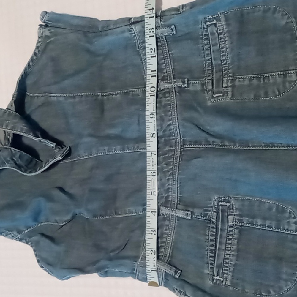 Anthropologie Pilcro Femme Denim Chambray Wide Leg Crop Jumpsuit Size 4 - Picture 15 of 16